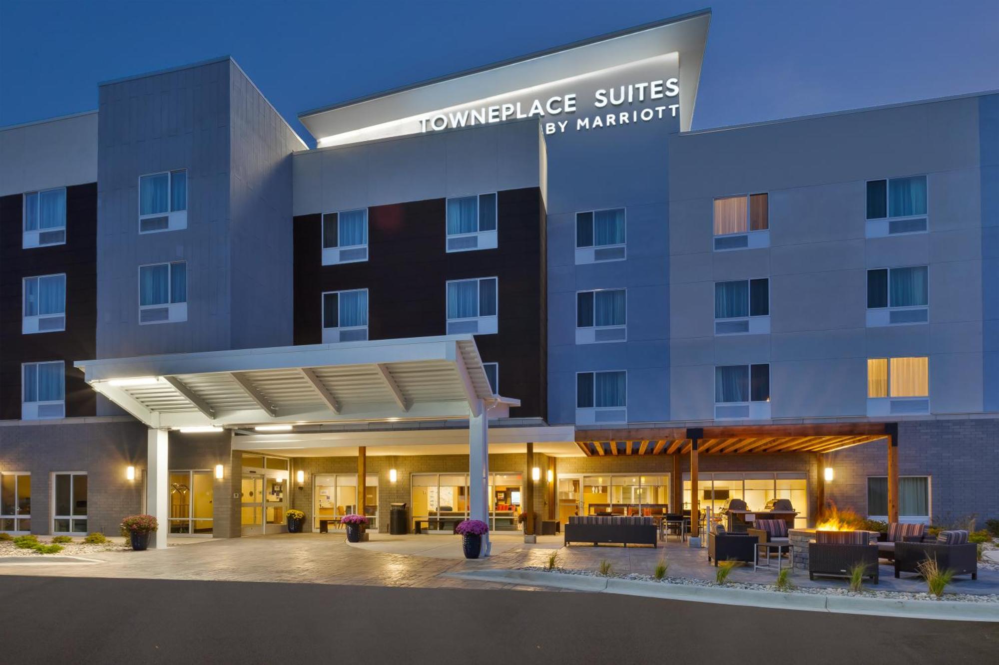 Towneplace Suites By Marriott Grand Rapids Airport Southeast Exterior foto