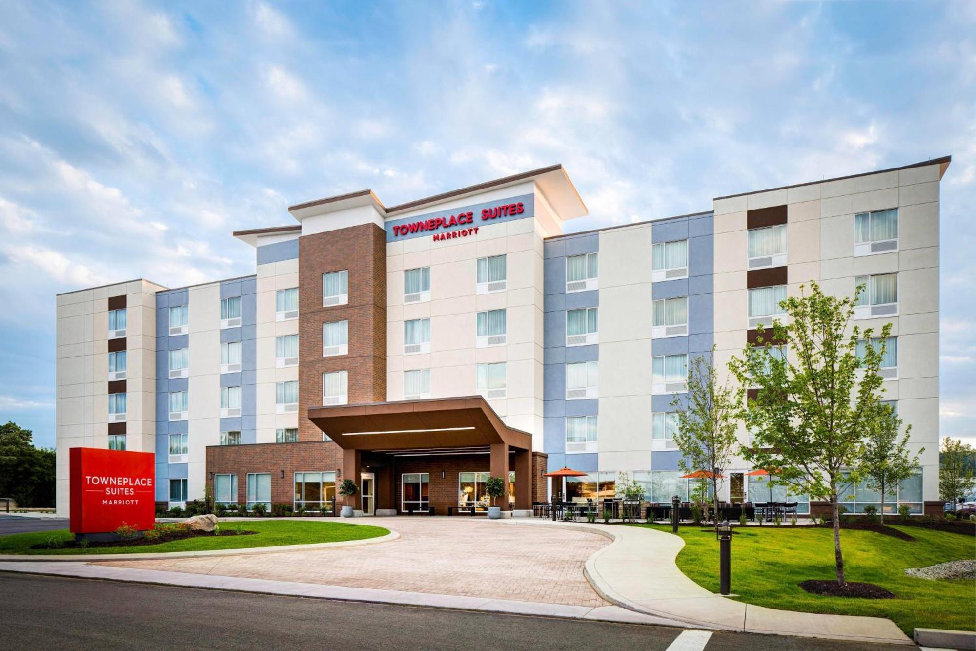 Towneplace Suites By Marriott Grand Rapids Airport Southeast Exterior foto